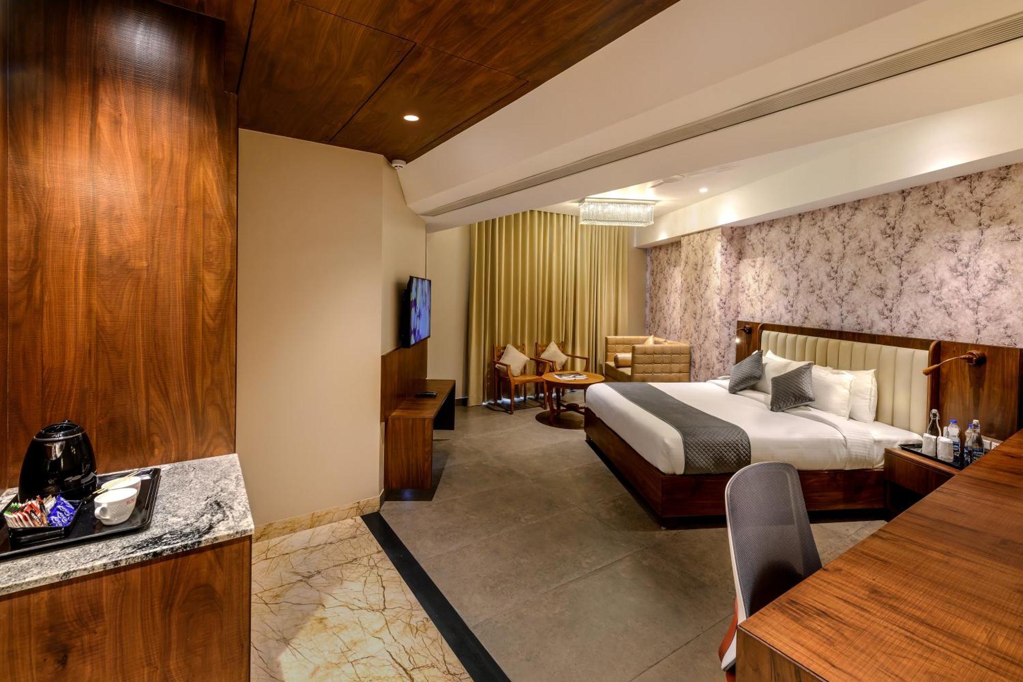 Sundex Hotel タンジャーヴール エクステリア 写真